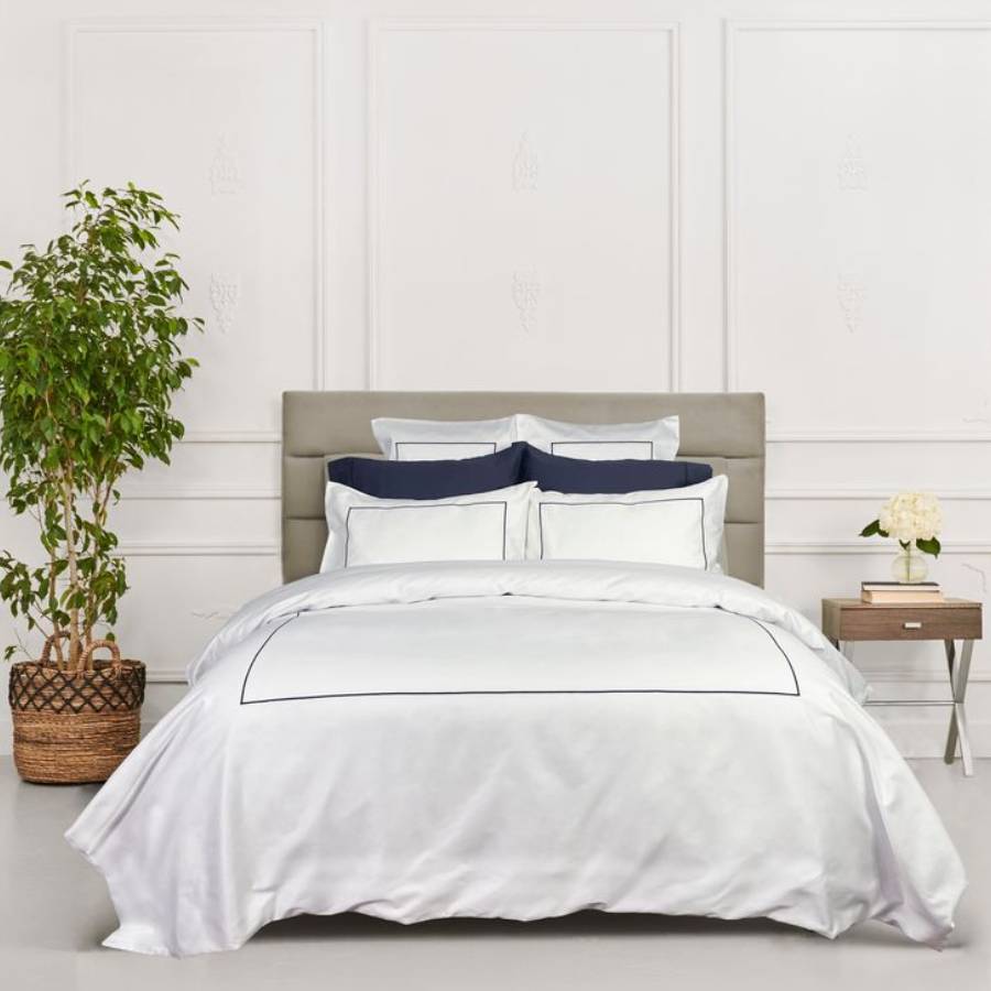Renaissance Hotel Embroidered Duvet Cover and Pillow Shams Set - White/Marine - Queen