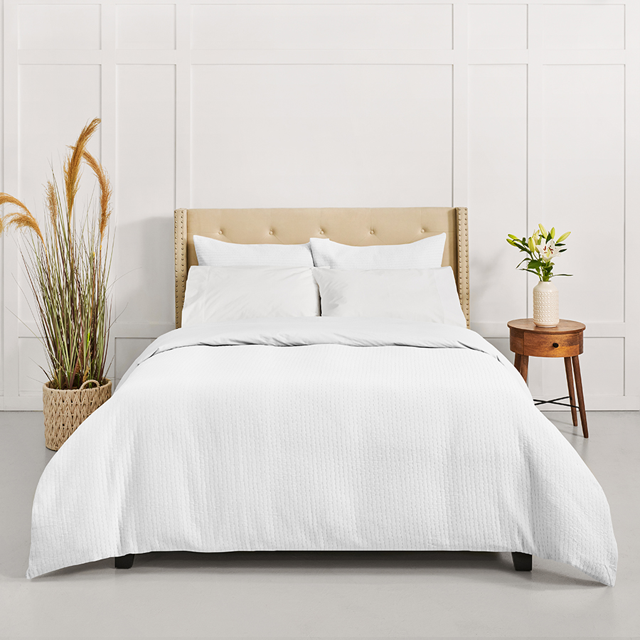 Stitches Duvet Cover Set with 2 shams White, Rev. to Percale - King